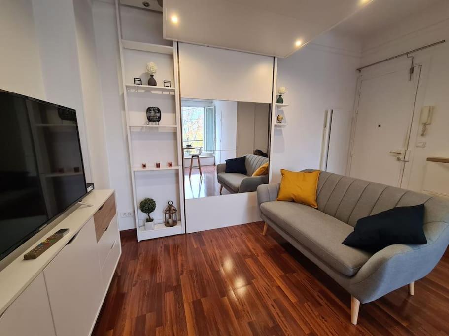 Studio A 2 Pas De La Gare سارتروفيل المظهر الخارجي الصورة