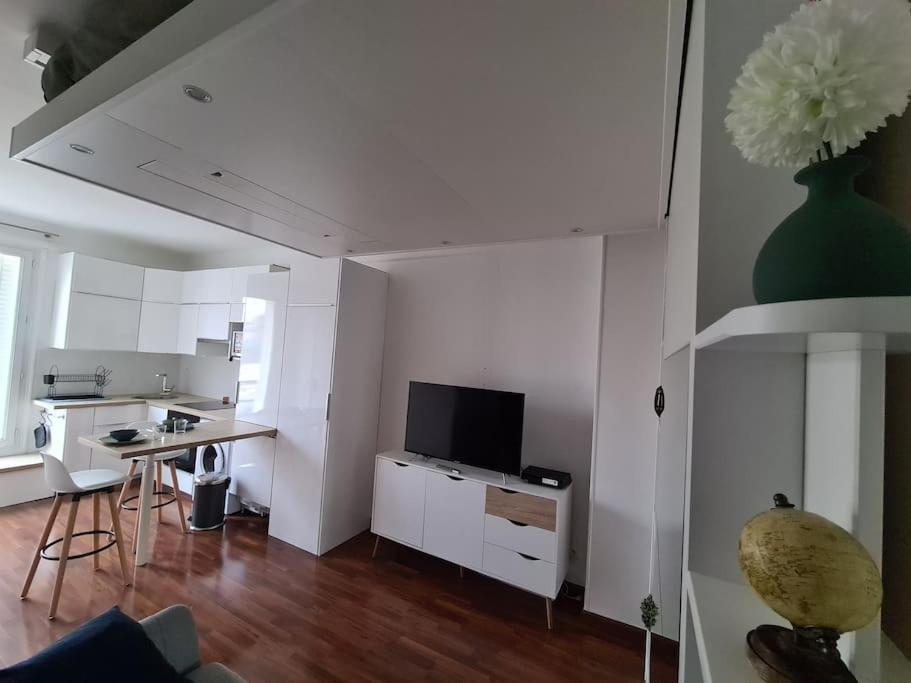 Studio A 2 Pas De La Gare سارتروفيل المظهر الخارجي الصورة